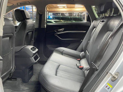 2022 Audi e-tron quattro Premium Plus