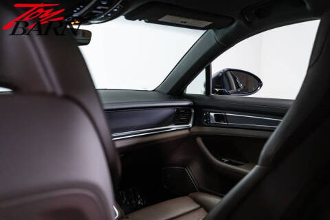 2022 Porsche Panamera 4 Platinum Edition