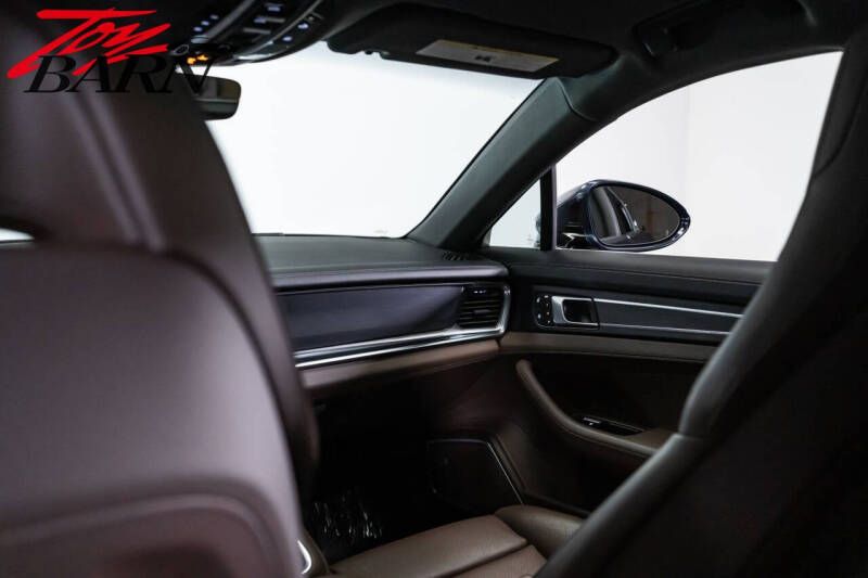 2022 Porsche Panamera 4 Platinum Edition