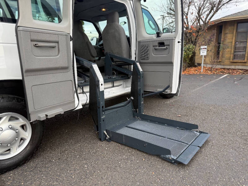 2011 Ford E-Series E-350 SD XLT