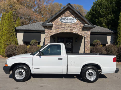 2001 Chevrolet S-10 for sale at Hoyle Auto Sales in Taylorsville NC