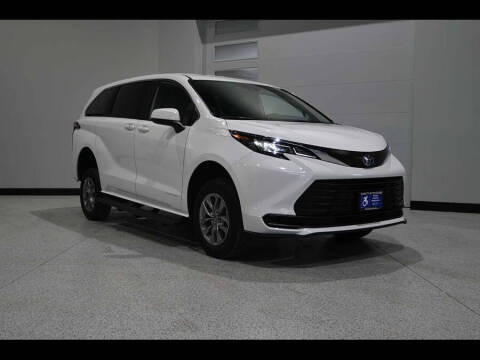 2025 Toyota Sienna LE 8-Passenger