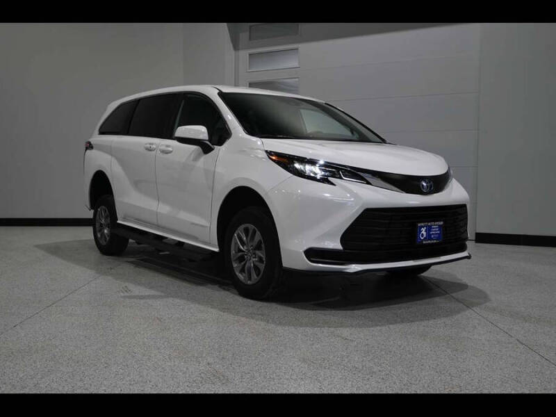 2025 Toyota Sienna LE 8-Passenger