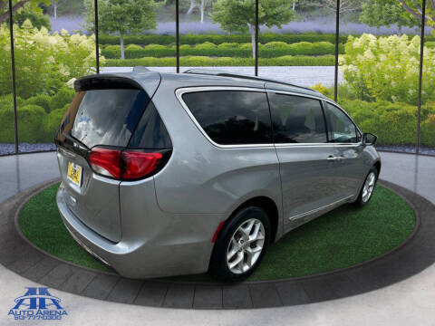 2017 Chrysler Pacifica Touring-L Plus