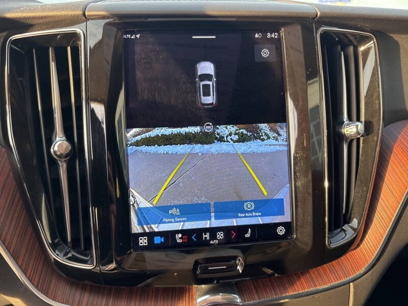 2023 Volvo XC60 B5 Plus Dark Theme