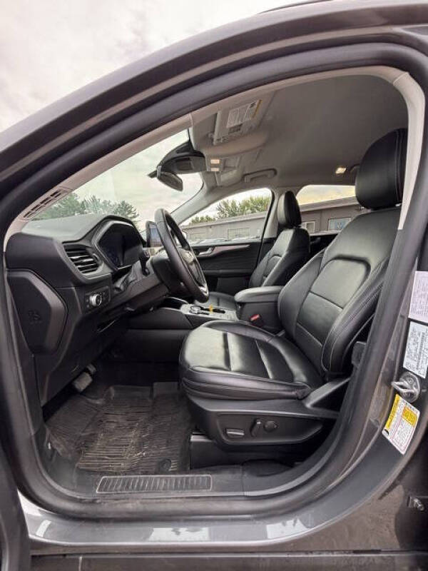 2022 Ford Escape Hybrid Titanium