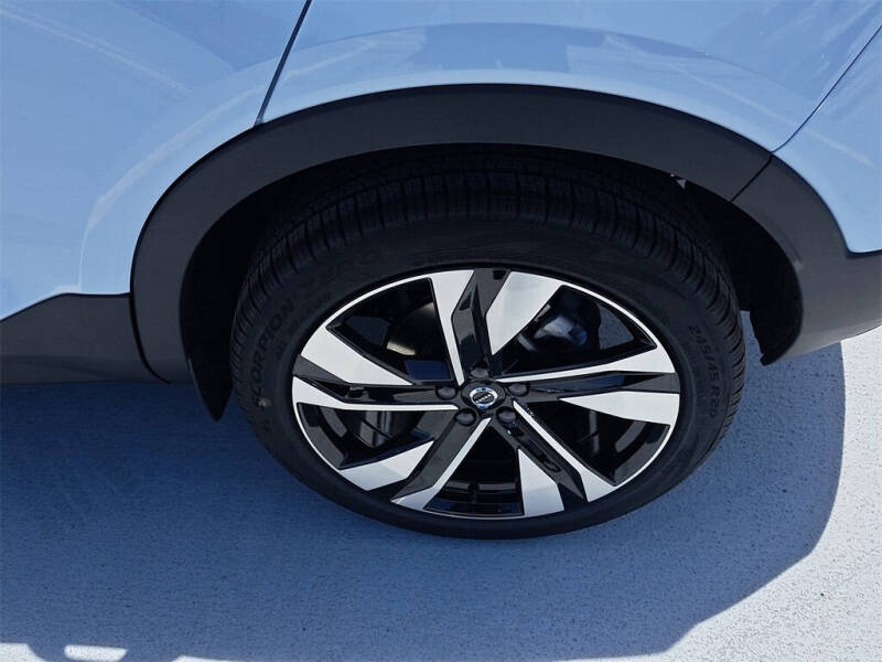 2026 Volvo XC40 B4 Plus