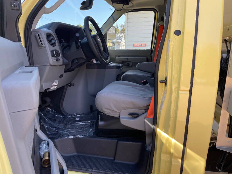 2022 Ford E-Series E-450 SD