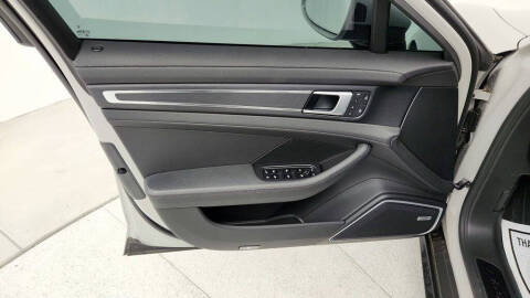 2022 Porsche Panamera 4 E-Hybrid Platinum Edition