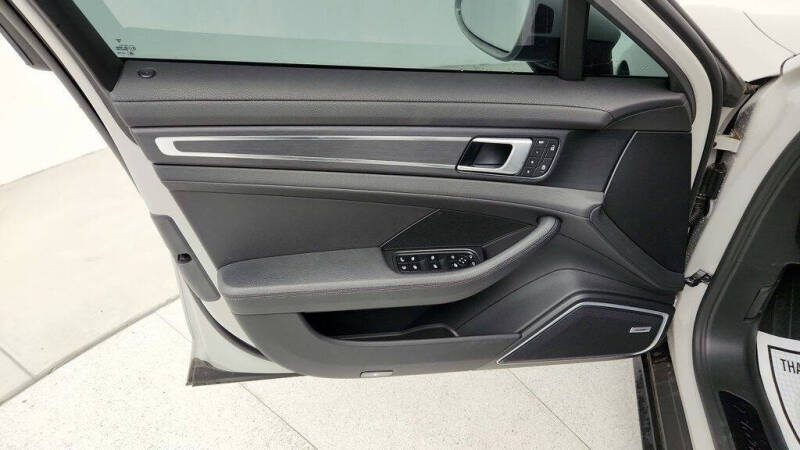 2022 Porsche Panamera 4 E-Hybrid Platinum Edition