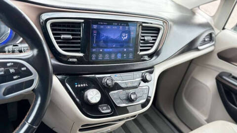 2017 Chrysler Pacifica Touring-L