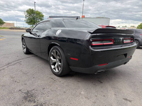2017 Dodge Challenger SXT Plus