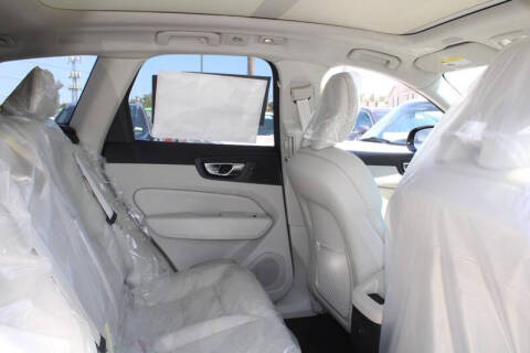 2025 Volvo XC60 T8 Plus Dark Theme