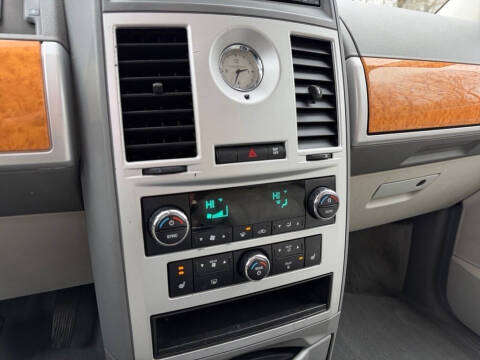 2010 Chrysler Town and Country Limited