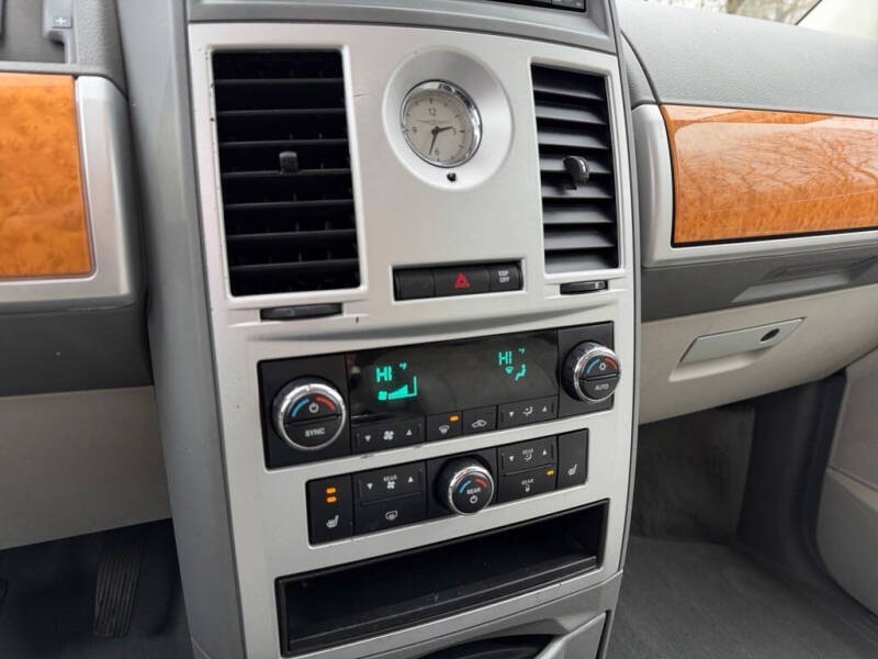 2010 Chrysler Town and Country Limited