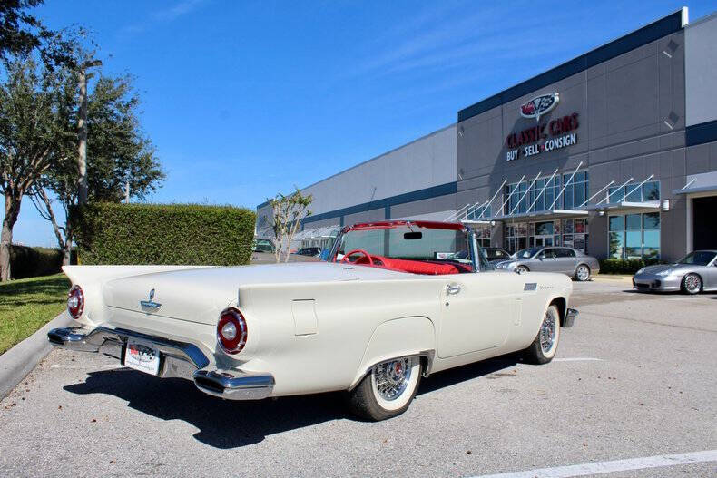1957 Ford Thunderbird
