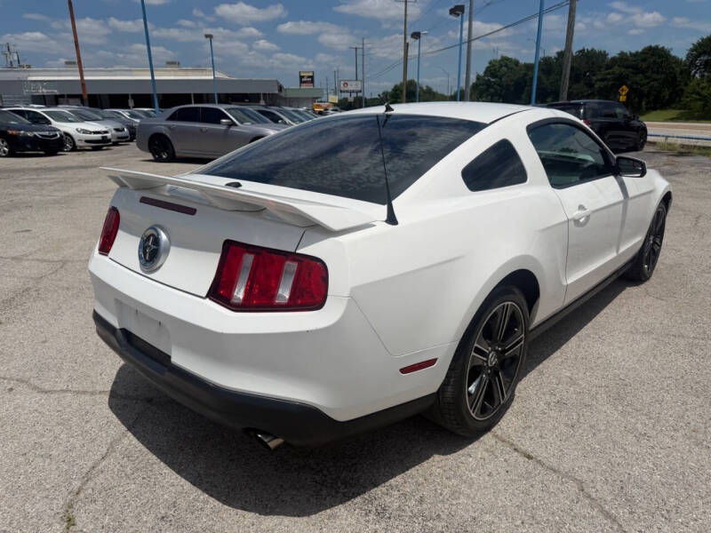 2011 Ford Mustang V6