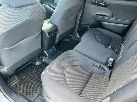 2021 Toyota Highlander LE