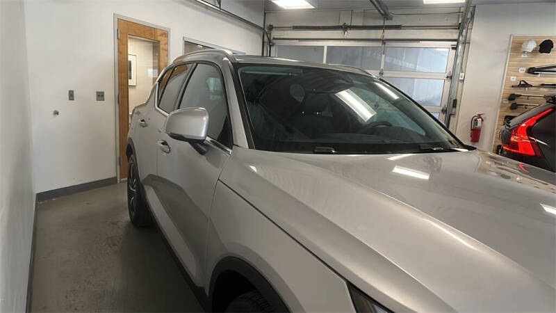 2025 Volvo XC40 B5 Core Bright Theme