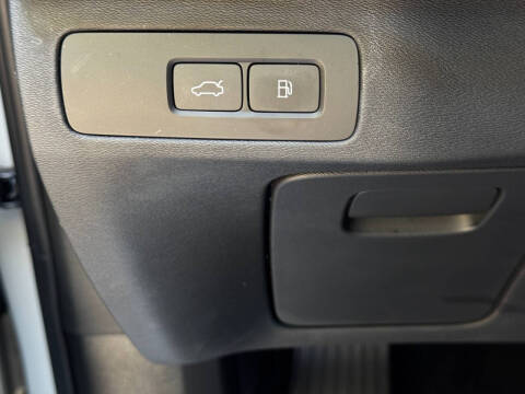 2023 Volvo XC90 Recharge T8 Ultimate Bright Theme 6P