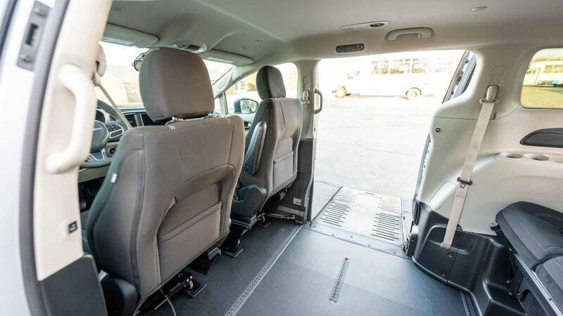 2024 Chrysler Voyager LX