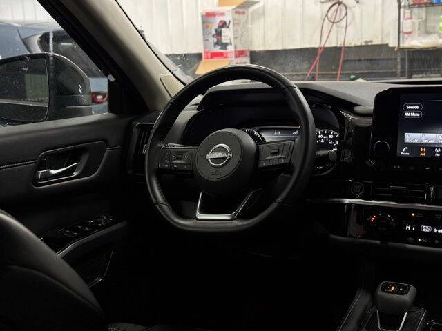 2023 Nissan Pathfinder SL