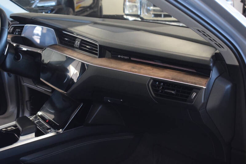 2019 Audi e-tron quattro Prestige