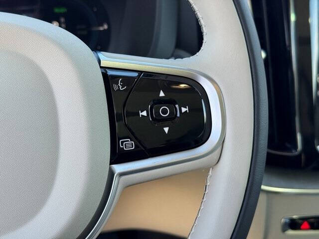 2025 Volvo XC60 T8 Plus Dark Theme