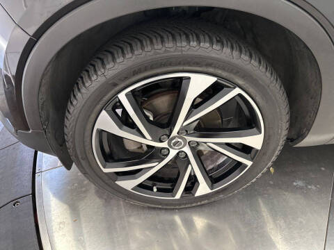 2022 Volvo XC40 T5 R-Design