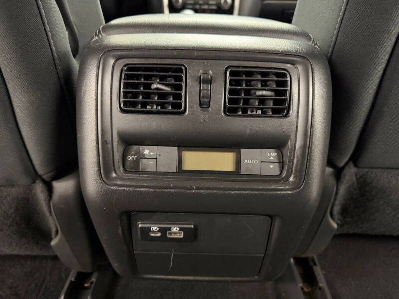 2020 Nissan Pathfinder SV