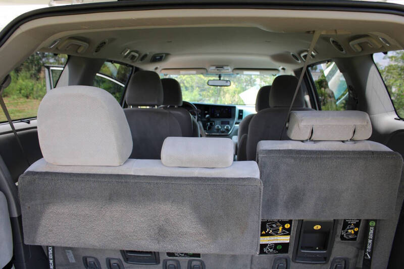 2015 Toyota Sienna LE 8-Passenger