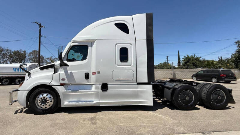 2023 Freightliner Cascadia