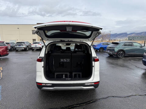 2024 Kia Carnival LX