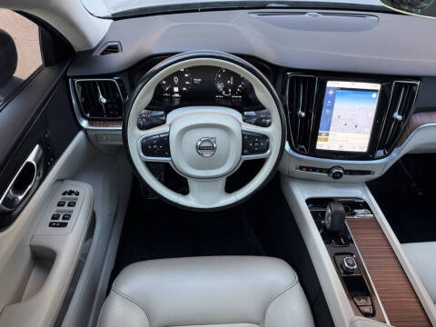 2022 Volvo S60 B5 Momentum