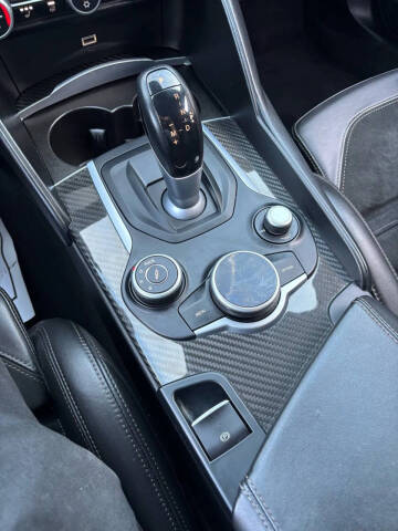 2017 Alfa Romeo Giulia Quadrifoglio