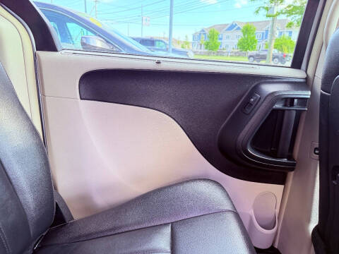 2016 Chrysler Town and Country Touring