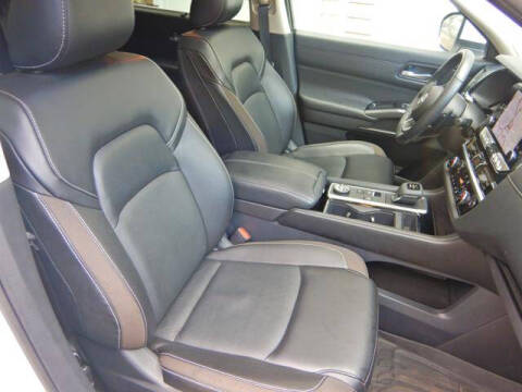 2023 Nissan Pathfinder SL