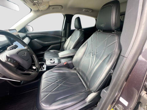 2022 Ford Mustang Mach-E Select