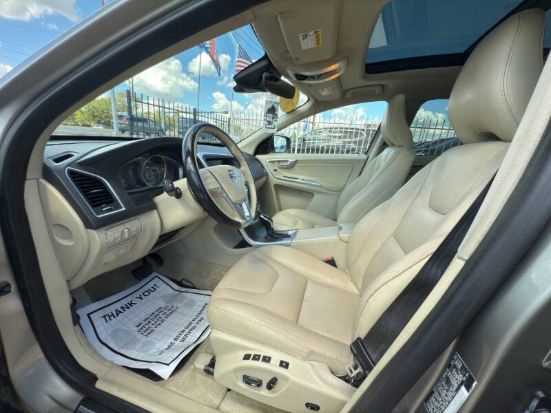 2016 Volvo XC60 T5 Drive-E Premier