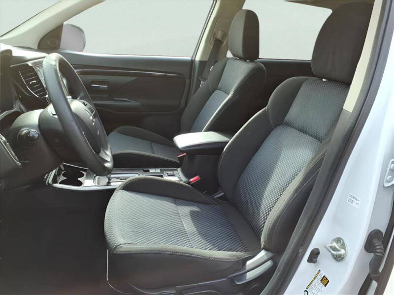 2020 Mitsubishi Outlander ES