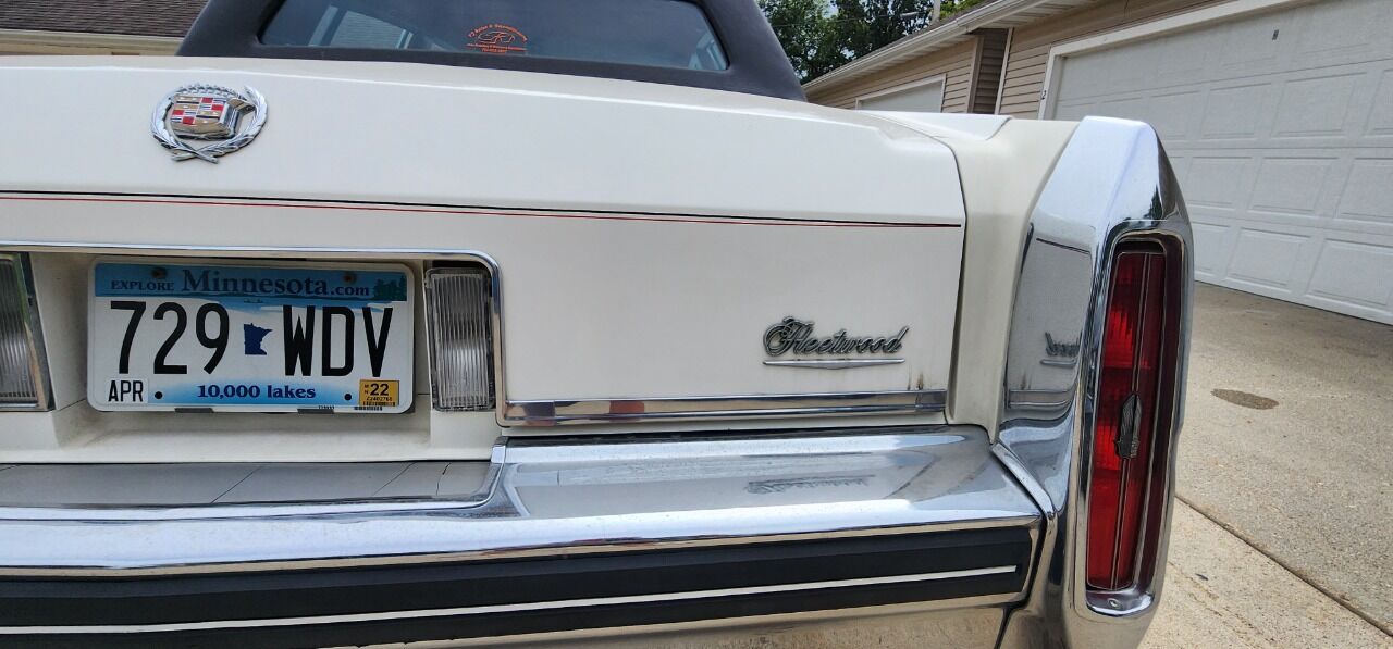 1984 Cadillac Fleetwood Brougham 40