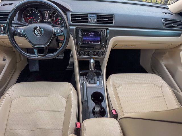 2017 Volkswagen Passat 1.8T R-Line