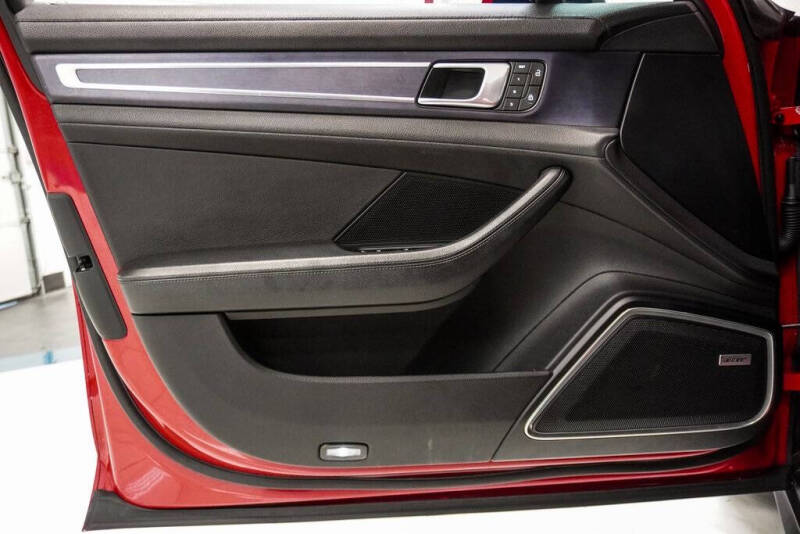 2022 Porsche Panamera 4 Platinum Edition