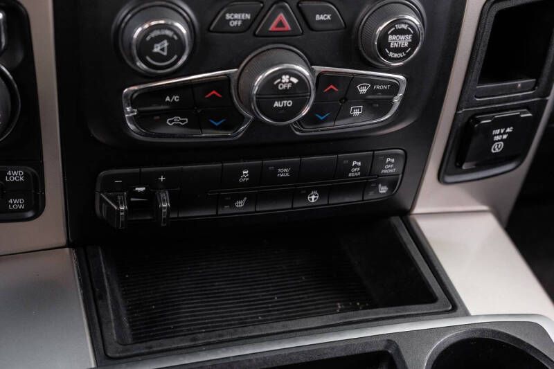 2015 RAM 1500 SLT