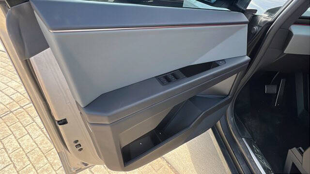 2025 Tesla Cybertruck