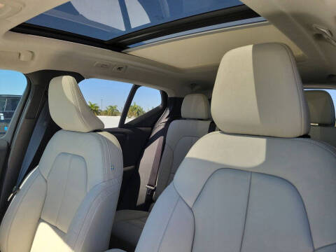 2026 Volvo XC40 B5 Plus