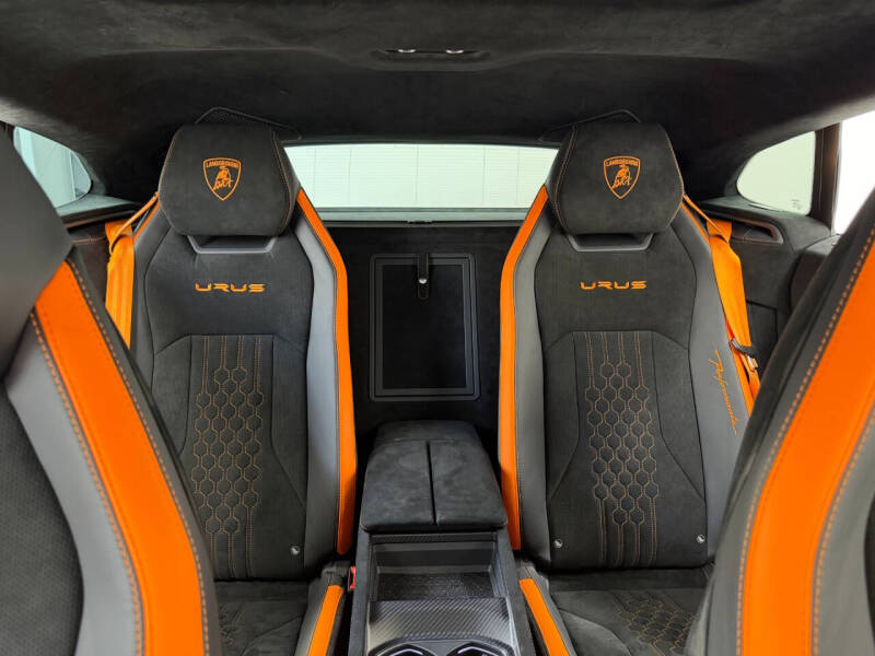 2024 Lamborghini Urus Performante