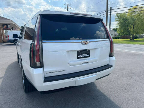 2018 Cadillac Escalade ESV Luxury