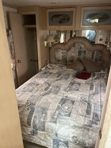 1998 Freightliner XC Chassis