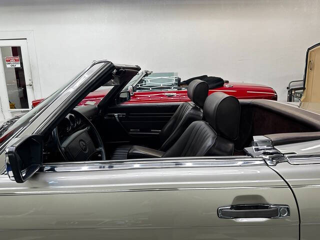 1987 Mercedes-Benz 560-Class 560 SL